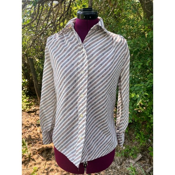 Portrait Clothes by Barco Tops - Vintage 1970s Button womens Blouse Abstract Arrow Print MOD